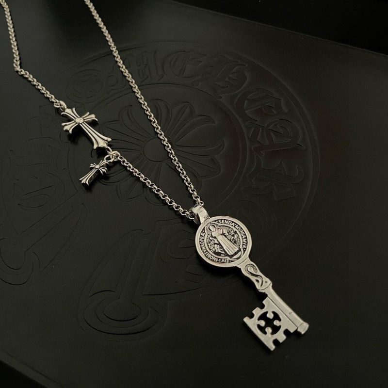 Ch*0me He**ts necklaces